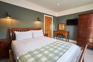 Fauna, Whitby - Host & Stay