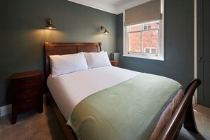 Fauna, Whitby - Host & Stay