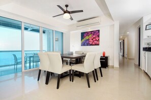 Seat 8 comfortably in the dining area to enjoy drinks, meals and company!