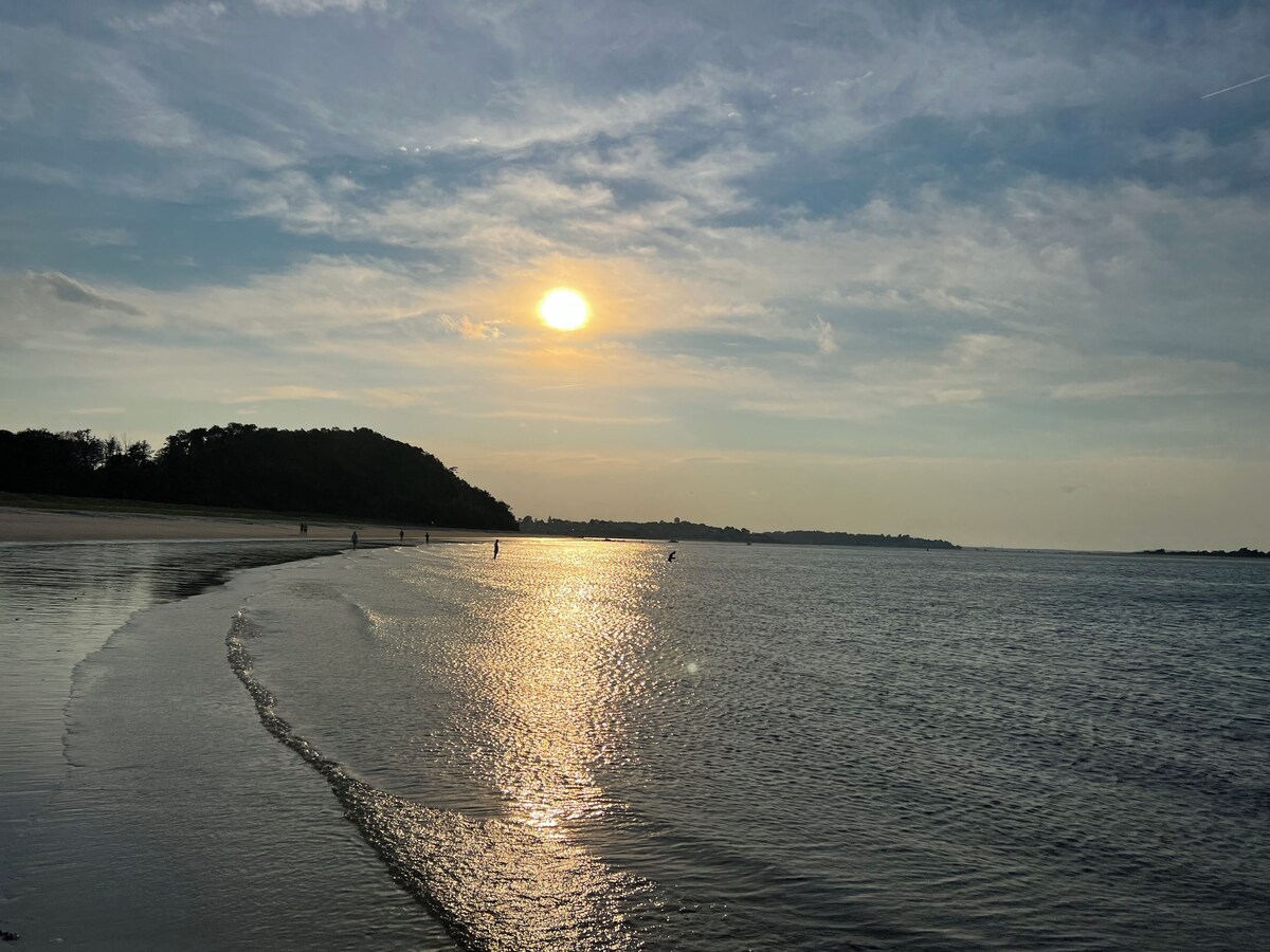 Whole house rental. 12 min to amazing Crane Beach