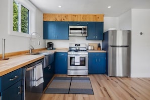 Fully stocked Kitchen with coffee maker, blender, spices, cookware and more!