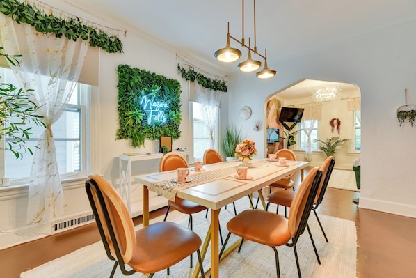 Niagara Falls Vacation Rental | 4BR | 1.5BA | 1,700 Sq Ft | Stairs Required