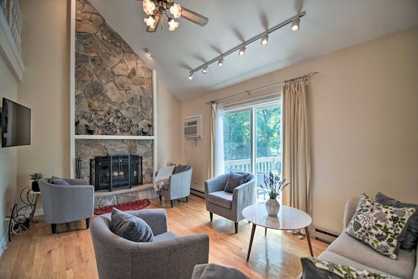 Plenty of space is available in the living room to relax and watch the smart TV with family and friends, and enjoy the high-speed internet in front of the decorative fireplace.