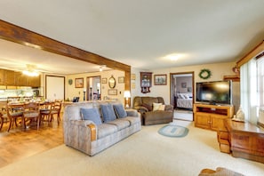 Living Room | Pet Friendly w/ Fee | Flat-Screen TV