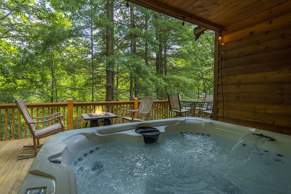 Outdoor spa tub