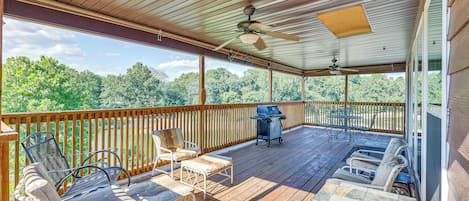 Pineville Vacation Rental | 2BR | 2BA | 1,200 Sq Ft | Stairs Required to Enter