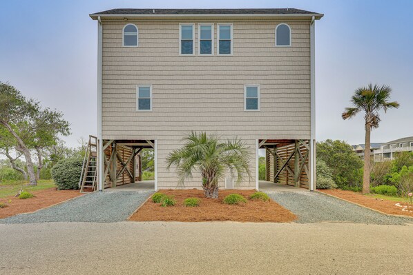 Surf City Vacation Rental | 4BR | 3BA | 1,800 Sq Ft