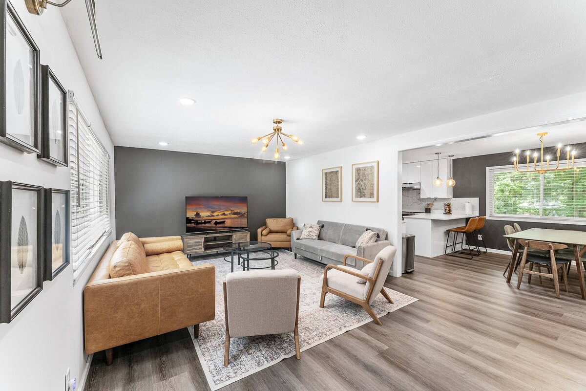 Tranquil Modern 3-BD Retreat in Foodie Paradise!
