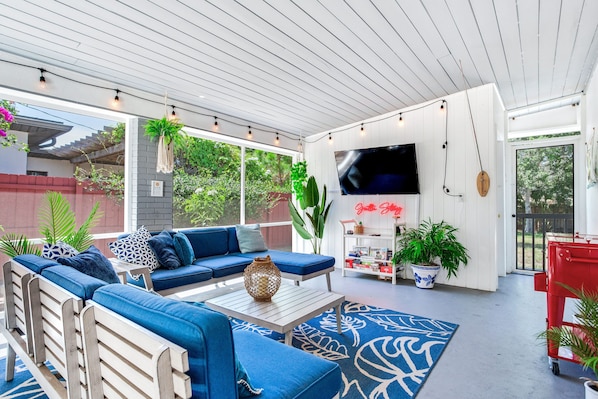 Sunroom with TV, games & more!