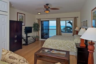 Oceanfront Studio in Kahana - Pohailani 201