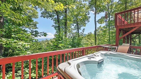 Outdoor spa tub