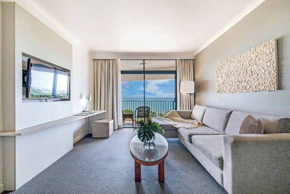 Make the most of seamless indoor outdoor living with uninterrupted ocean views out to your private balcony