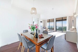 This oversized and spacious apartment features open plan interiors. The living and dining area flows to the balcony creating a seamless connection with the outdoors