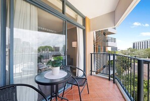 Enjoy your mornings on your private balcony gazing over views of Darwin CBD and enjoying the cool breeze
