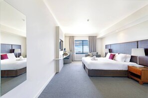 Unwind and relax at the end of each day in a plush king bed dressed in hotel-quality linen and opposite a wall-mounted TV with Foxtel.