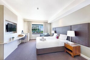 The studio benefits from a dedicated workspace with free Wi-Fi throughout, ideal for those travelling on business or needing to catch up on emails.