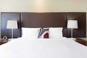 The premium king-sized bed comes topped with hotel quality linens and plush pillows, ready for you to sink into and enjoy a restful night’s sleep.