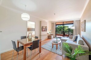Make the most of seamless indoor outdoor living with uninterrupted ocean views out to your private alfresco terrace
