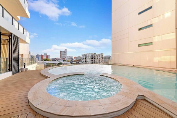 Located on Level 6, the outdoor pool is a great way to relax and unwind on your couple’s stay in Darwin.