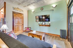 Studio | Queen Bed | Full Futon | Linens Provided | Smart TV | Hangers
