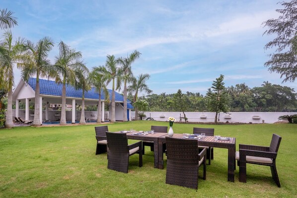 Outdoor dining