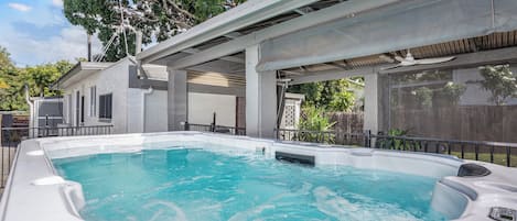 Outdoor spa tub