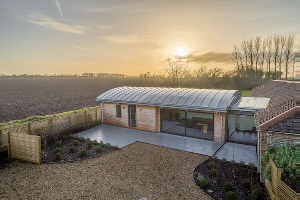 Big Sky Barn, Ridlington: Nestled into the beautiful countryside