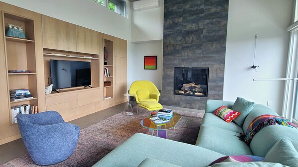 Amazingly comfortable living room with flat screen TV and Little Pamet Valley views