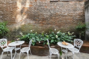 Private courtyard!
