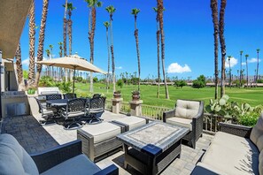 OUTDOOR LIVING ROOM