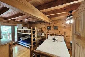Main Level: Bedroom w/bunk beds (1)