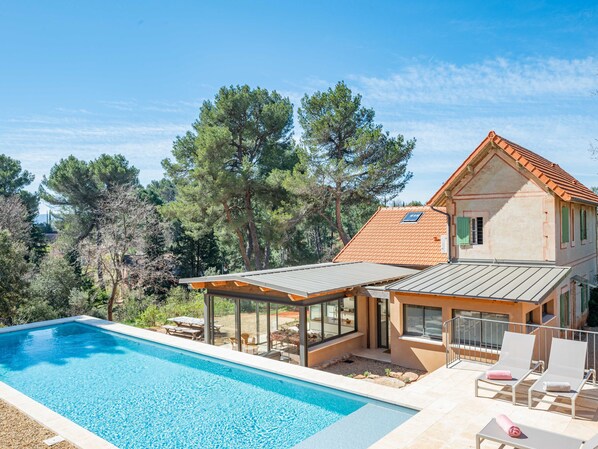 Vue exceptionnelle sur les falaises d'ocres pour cette maison de vacances