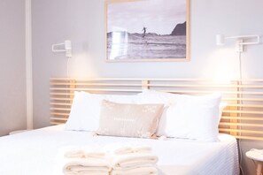 Master bedroom with king sized, highly rated 12" Zinus memory foam mattress. Bed linens and bath towels provided!