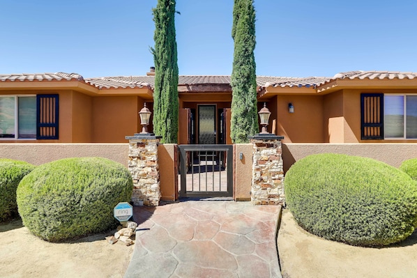 Yucca Valley Vacation Rental | 4BR | 2.5BA | Half Step Required | 2,300 Sq Ft