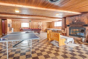 Recreation Room | Ping-Pong Table | Fireplace | Pool Table | Bar
