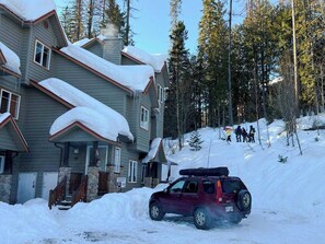 15 Minute Walk to Elk Chair Lift