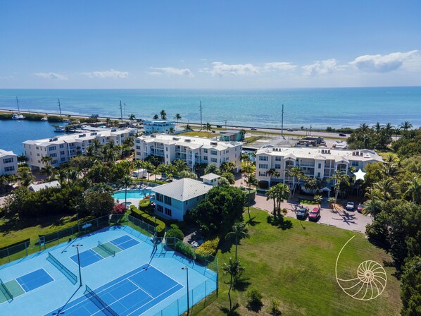 Bay Harbour Community, Pool, Spa, Boat Slips, Tennis, Gym