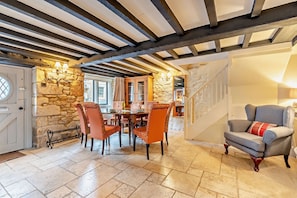 Fleur de Lys Dining Area - StayCotswold