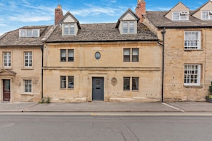 Fleur de Lys - StayCotswold