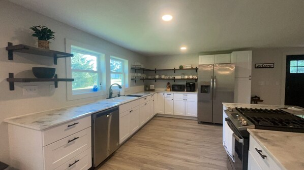 Spacious & bright kitchen equipped with many amenities 