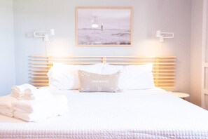 Master bedroom with king sized, highly rated 12" Zinus memory foam mattress. Bed linens and bath towels provided!