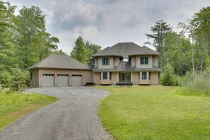 Parking | Driveway (8 Vehicles) | RV Parking