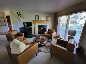 Comfy n casual livingroom!!