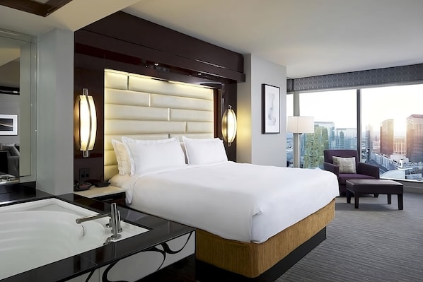 Unit with 2 King size beds. Exact unit will be assigned upon arrival. Views, colors and decor may vary.