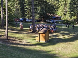 Kanati Falls Ranch wedding party.