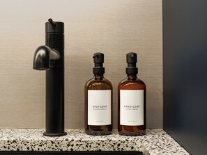 Bathroom amenities