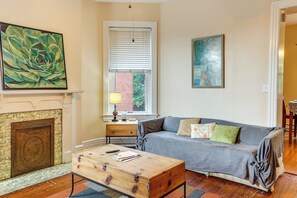 Living Room | Free WiFi | Window A/C | Radiator Heating