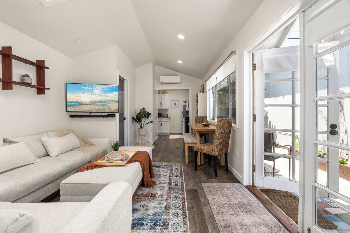 Private Venice Beach Cottage with Outdoor Shower and Parking