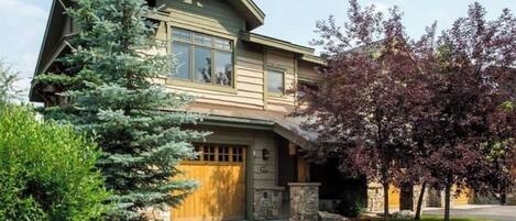 Front of the condo - enough space for two cars (one in garage, one in driveway)