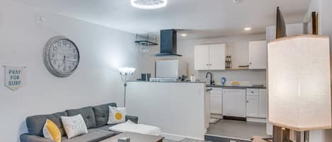 Beach Gateway, Modern Amenities, Open Space, Fully Equipped, Sofa bed, Large TV